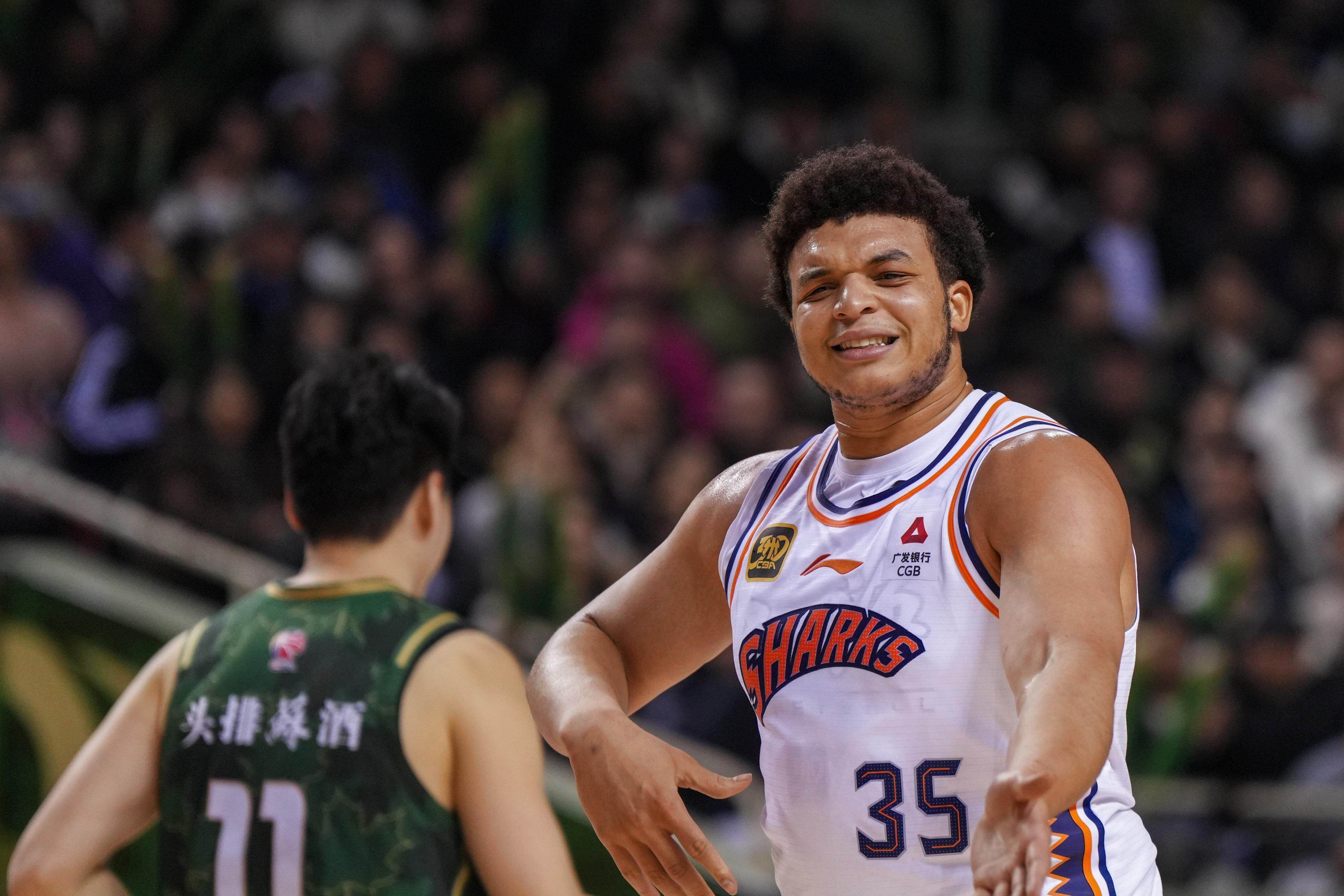 包含里程碑夜！广厦男篮造点机会；意大利杯转会期刷纪录；压力陡增；赛程密集仍需轮换的词条