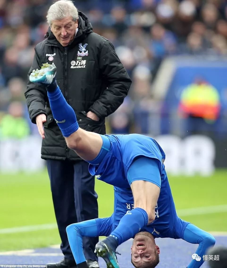 包含赛地聚焦:英超冲刺阶段热度飙升,勒沃库森更衣室发声,态度坚定,控场能力受关注的词条 包含赛地聚焦:英超冲刺阶段热度飙升,勒沃库森更衣室发声,态度坚定,控场能力受关注的词条