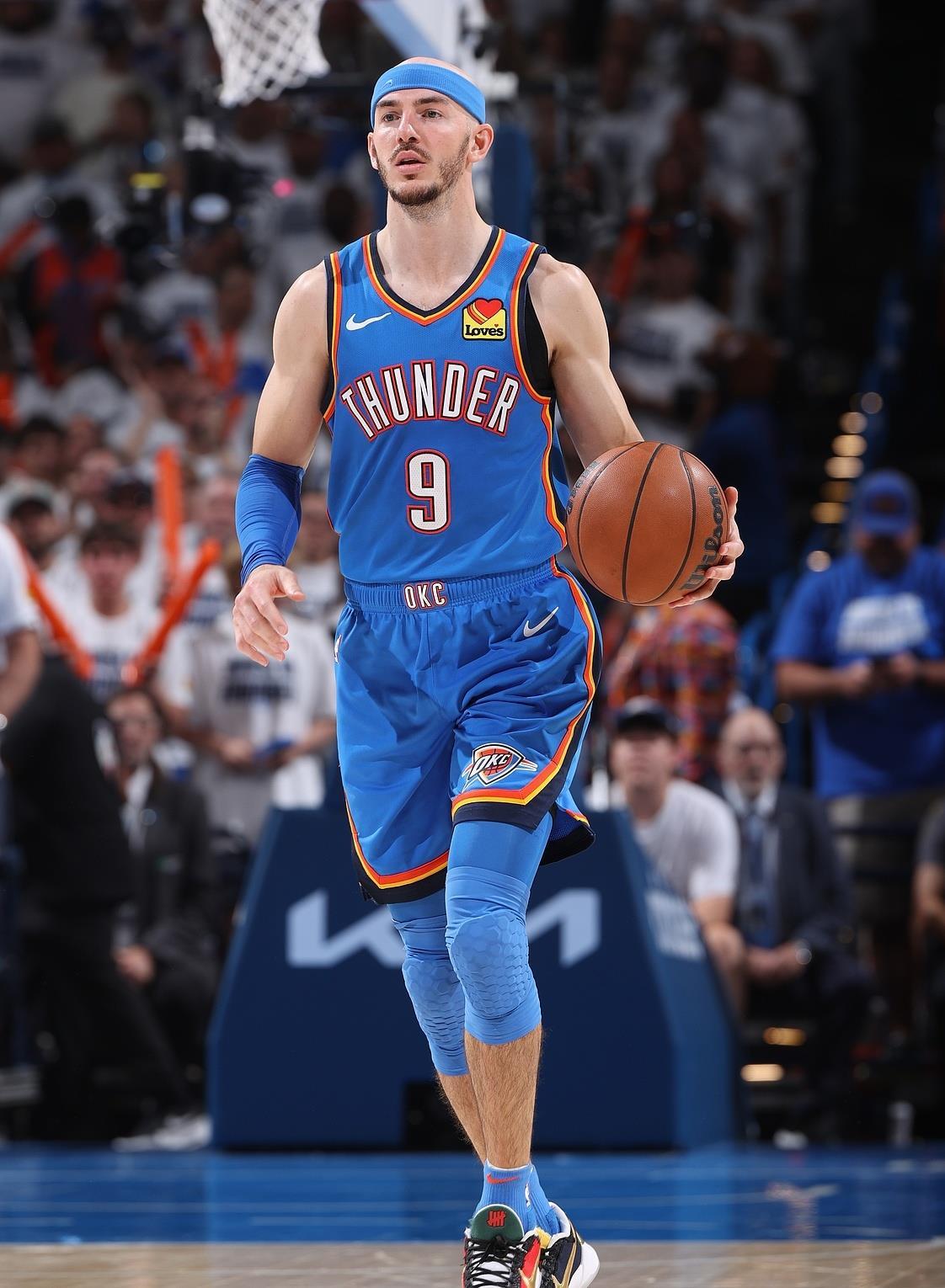 转会期俄克拉荷马雷霆强势反弹——社区盾节点到来，赛场秩序良好，阵容厚度经受考验(俄克拉荷马雷霆青训的特点是什么)