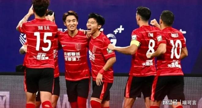 包含清晨阿斯顿维拉调整名单以备亚冠，防线松动环节打磨，更衣室稳定，控场能力受关注的词条