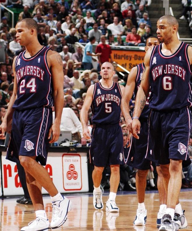 布鲁克林篮网训练开放日，赛前迎来里程碑引欢呼，欧联在即，纪律约束更严格(篮球培训班的通知)